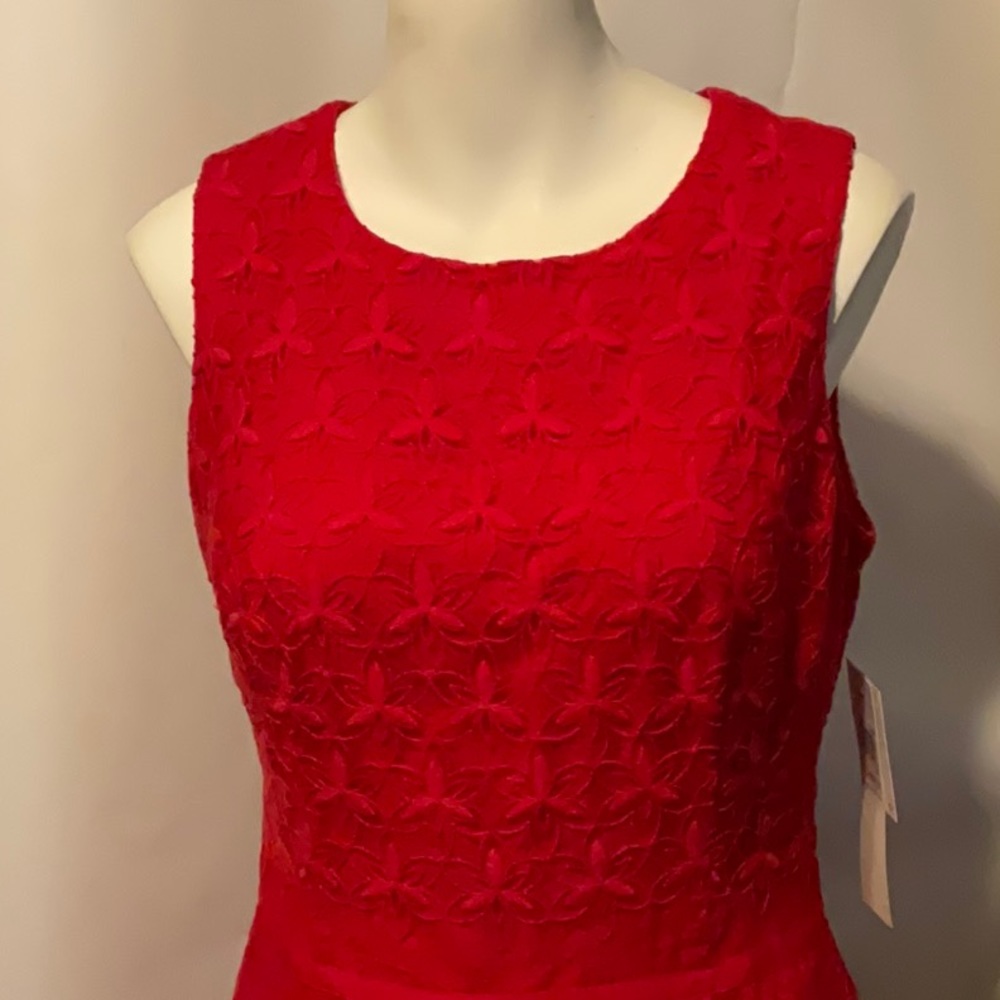 Maggy London Red Lace Sheath Dress Size 10 with red lining and zipper. NWT